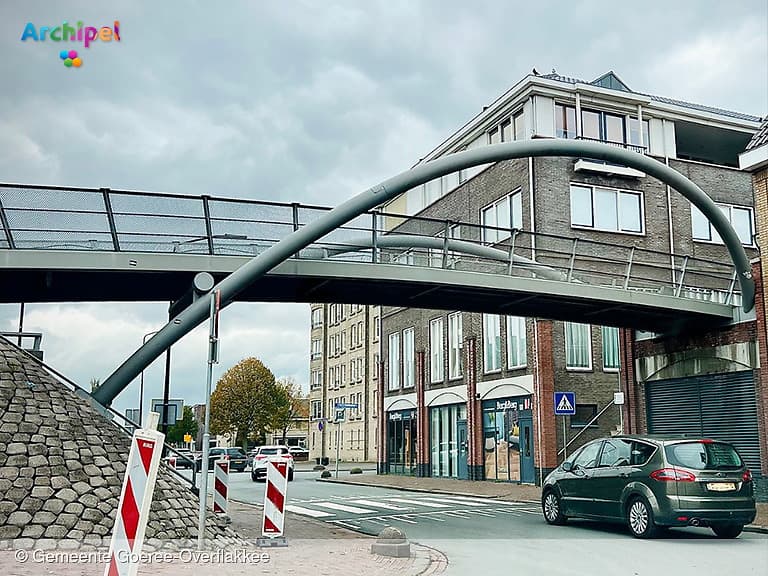 Voetgangersbrug Middelharnis-Sommelsdijk tijdelijk verwijderd