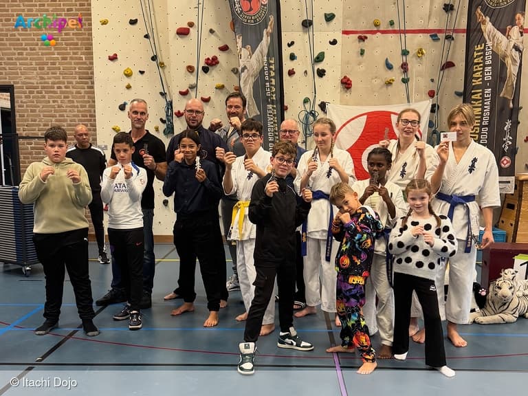 Prijzen regen voor Itachi Dojo