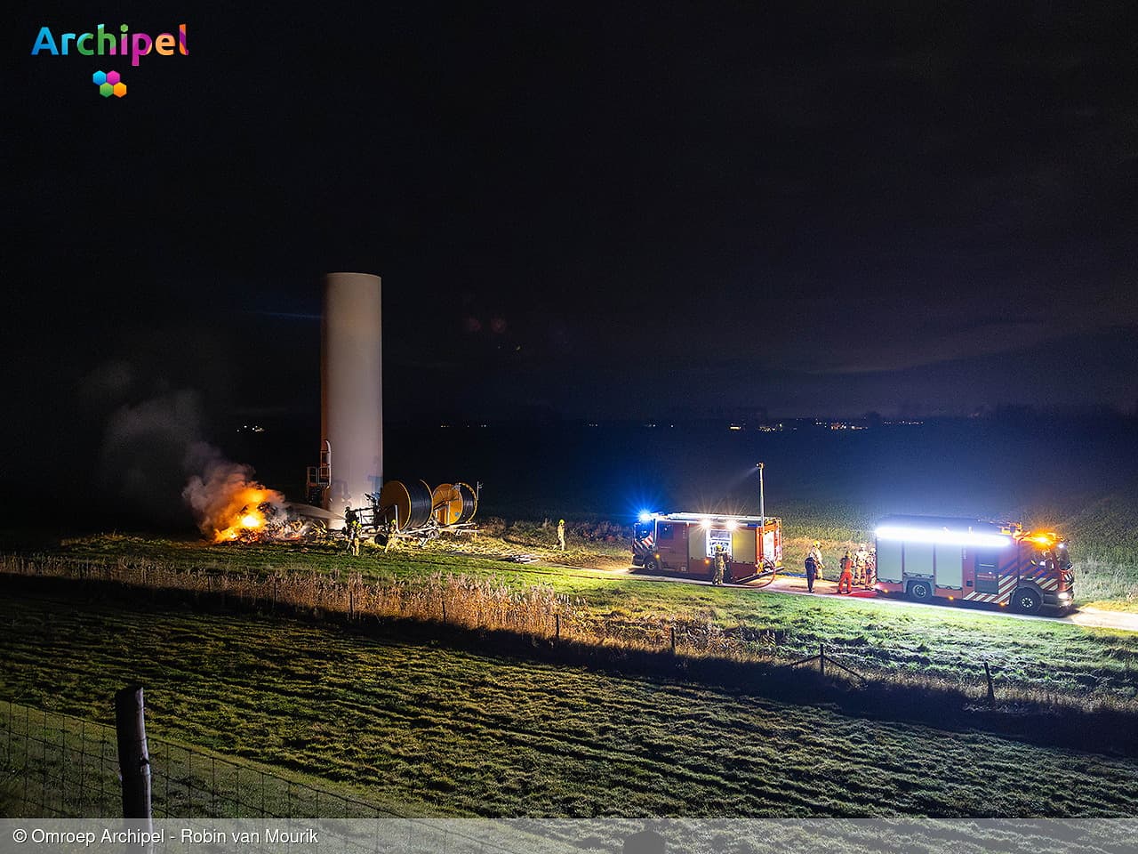 Hooibalenbrand in de polder van Herkingen