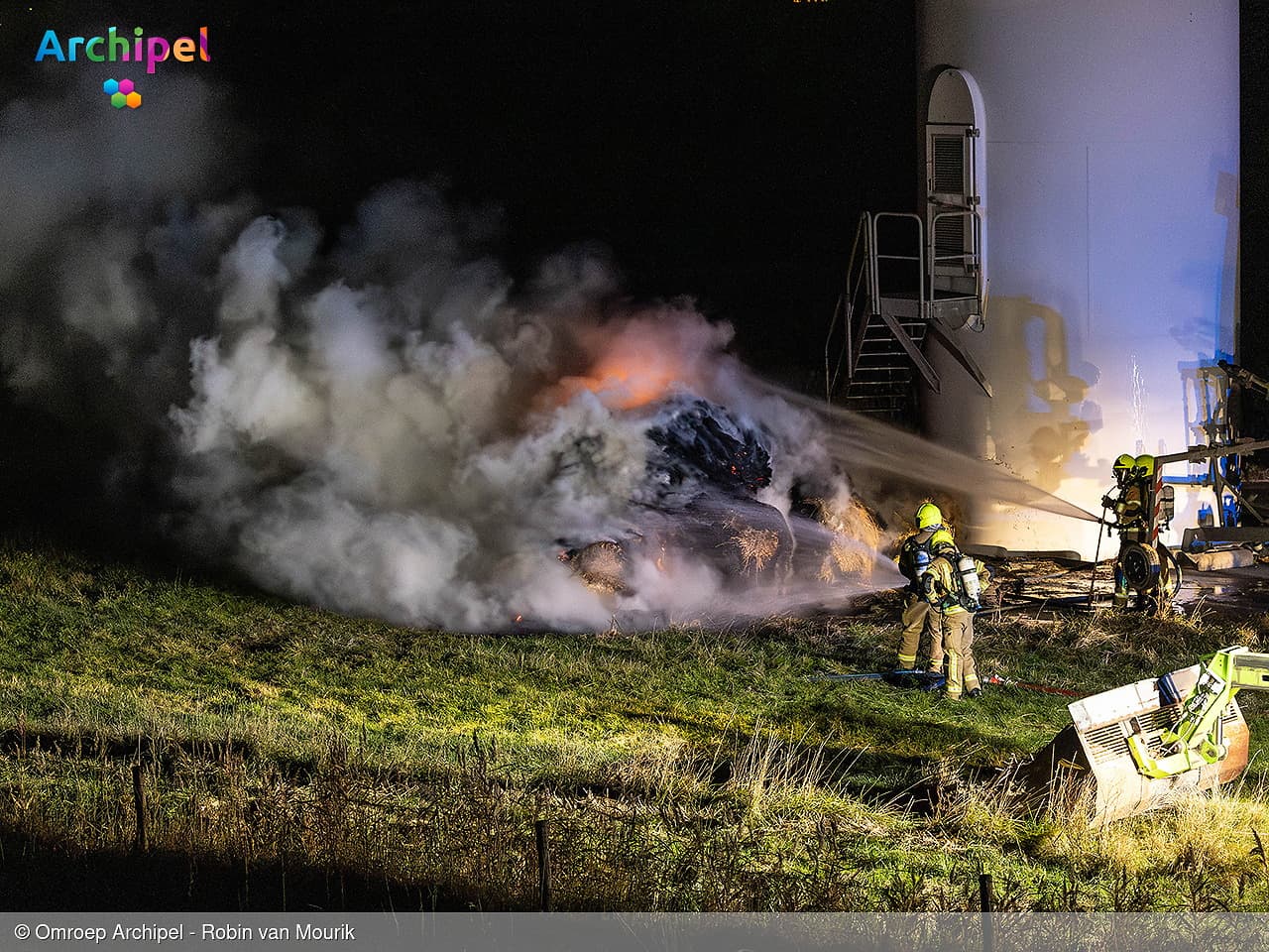 Hooibalenbrand in de polder van Herkingen