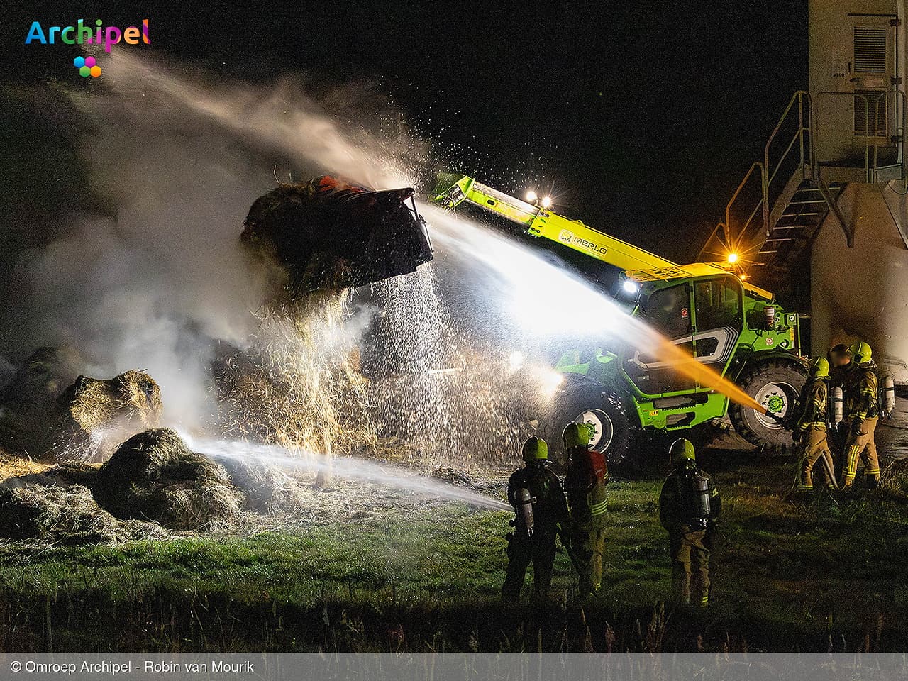 Hooibalenbrand in de polder van Herkingen