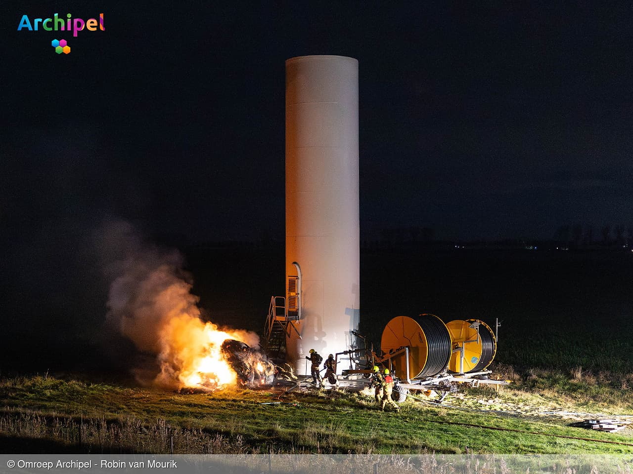 Hooibalenbrand in de polder van Herkingen