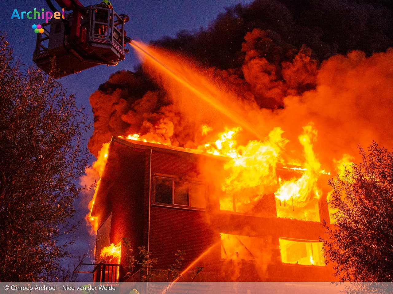 Grote brand in leegstaand pand in Middelharnis