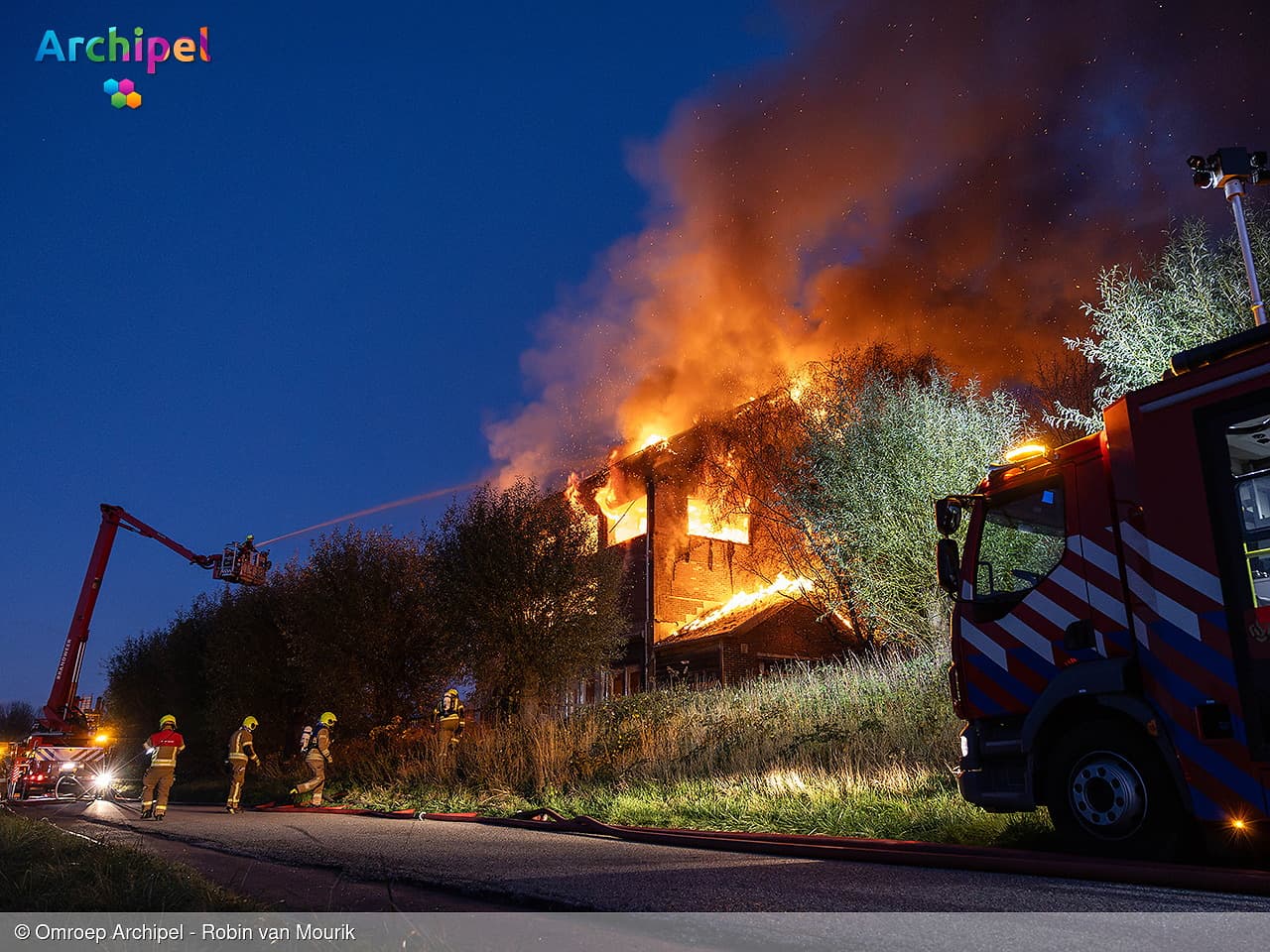 Grote brand in leegstaand pand in Middelharnis