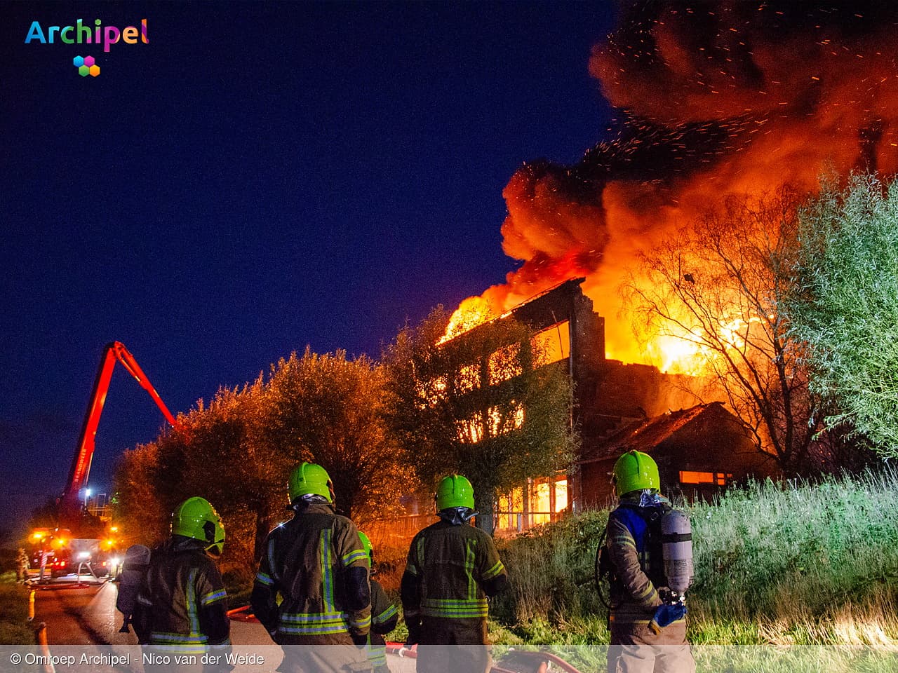 Grote brand in leegstaand pand in Middelharnis