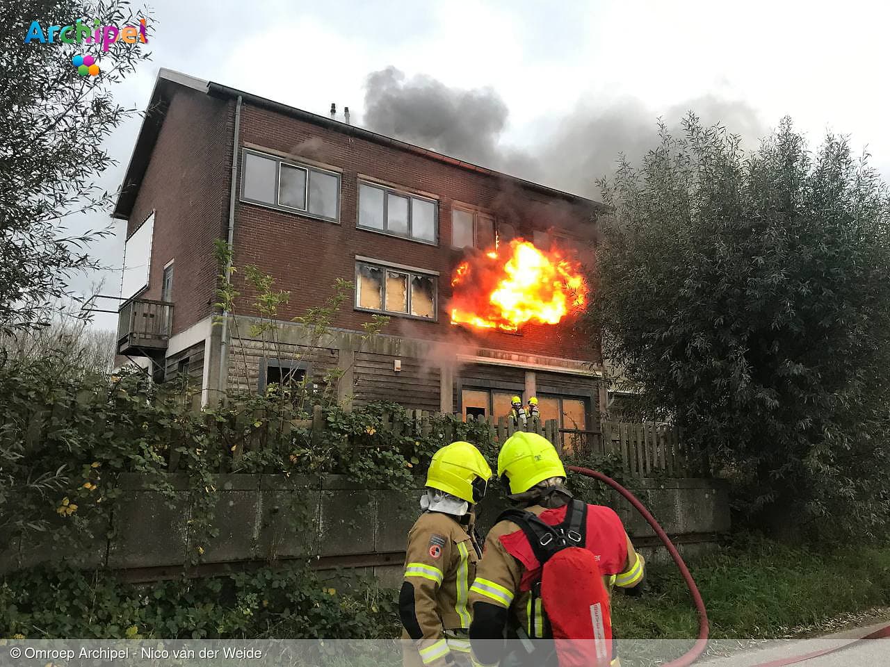 Grote brand in leegstaand pand in Middelharnis