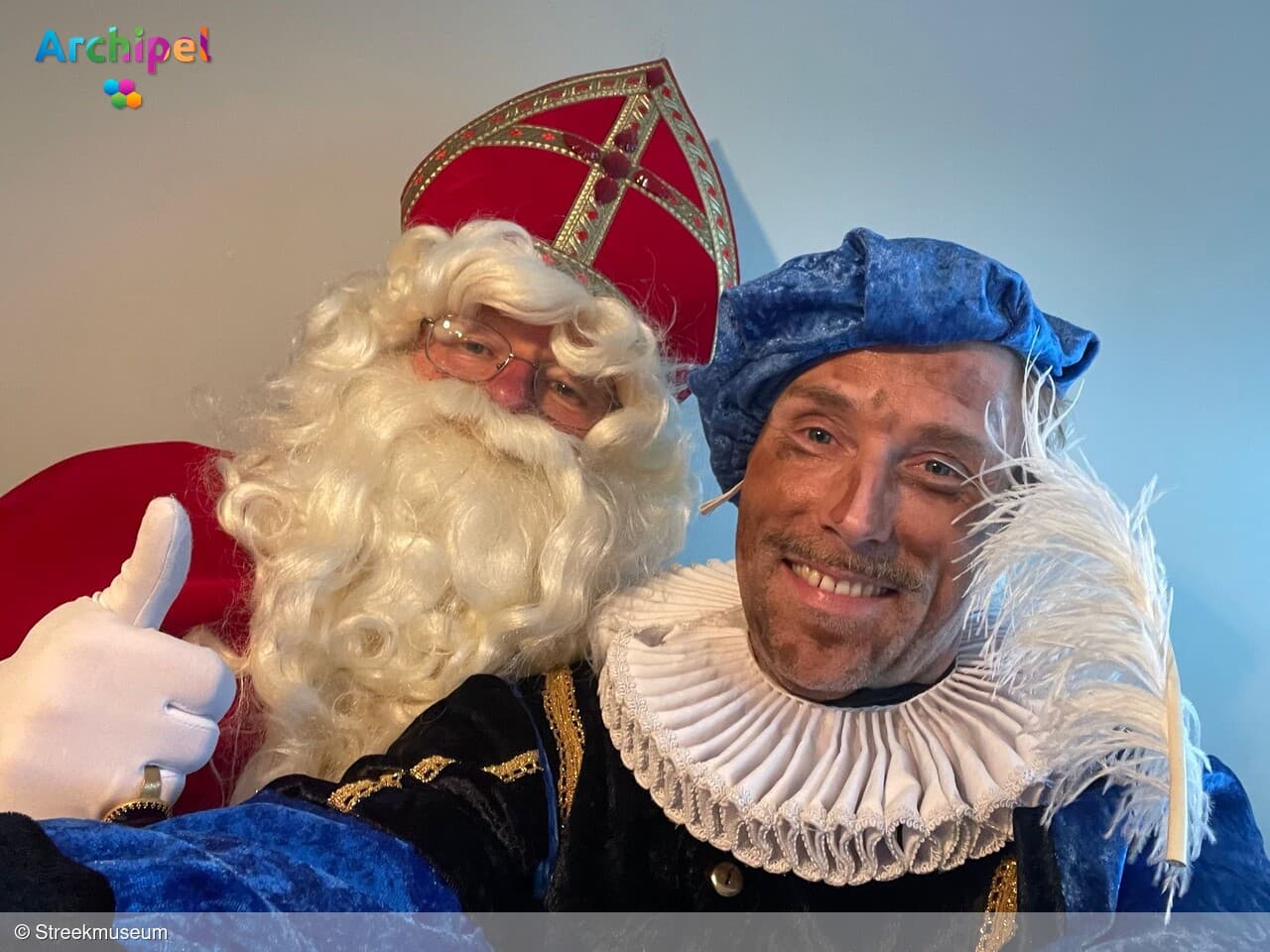 Sinterklaas op gouden klompen in het Streekmuseum