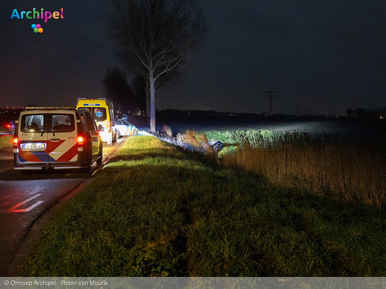 Automobilist belandt in sloot en blaast positieve alcoholtest
