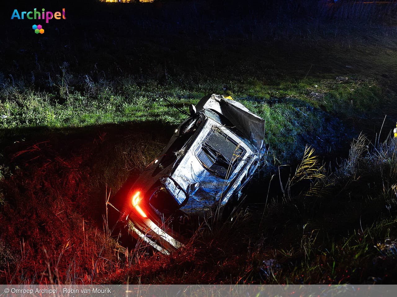Automobilist belandt in sloot en blaast positieve alcoholtest