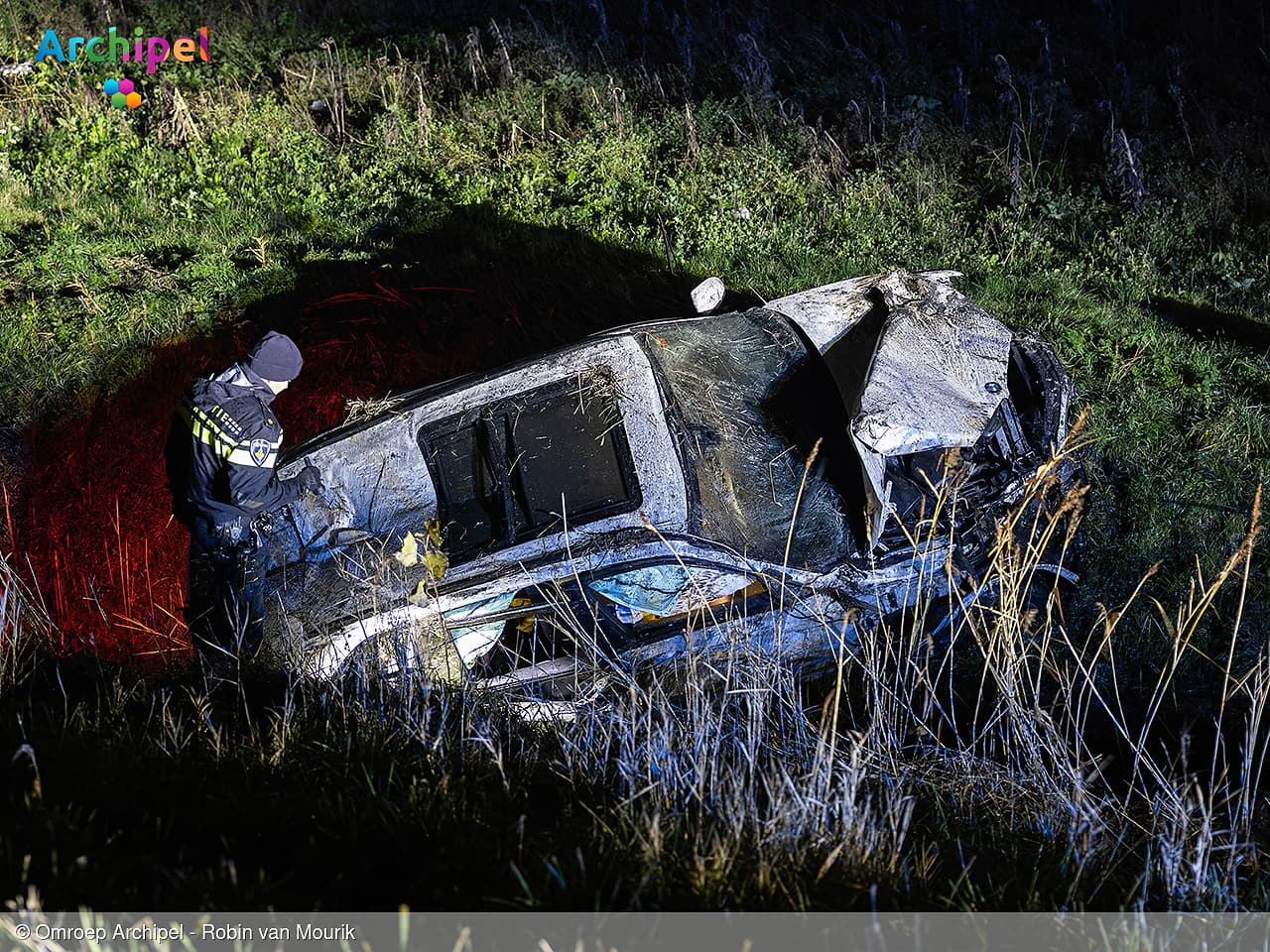 Automobilist belandt in sloot en blaast positieve alcoholtest