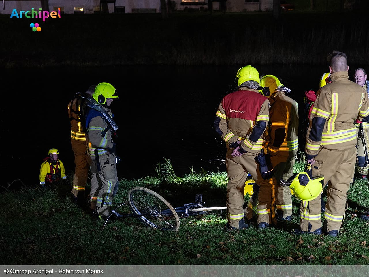 Grote zoekactie na vondst fiets in het water