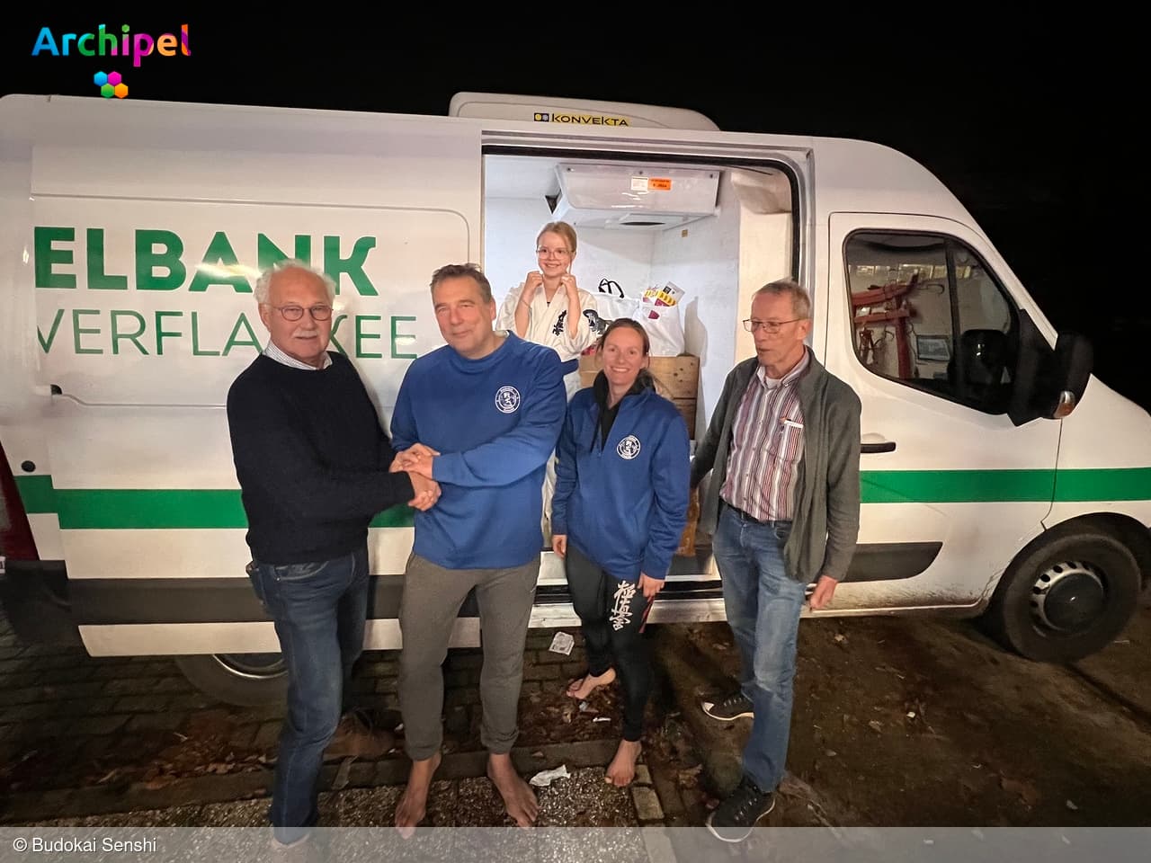 Budokai Senshi haalt volle bus op voor de Voedselbank