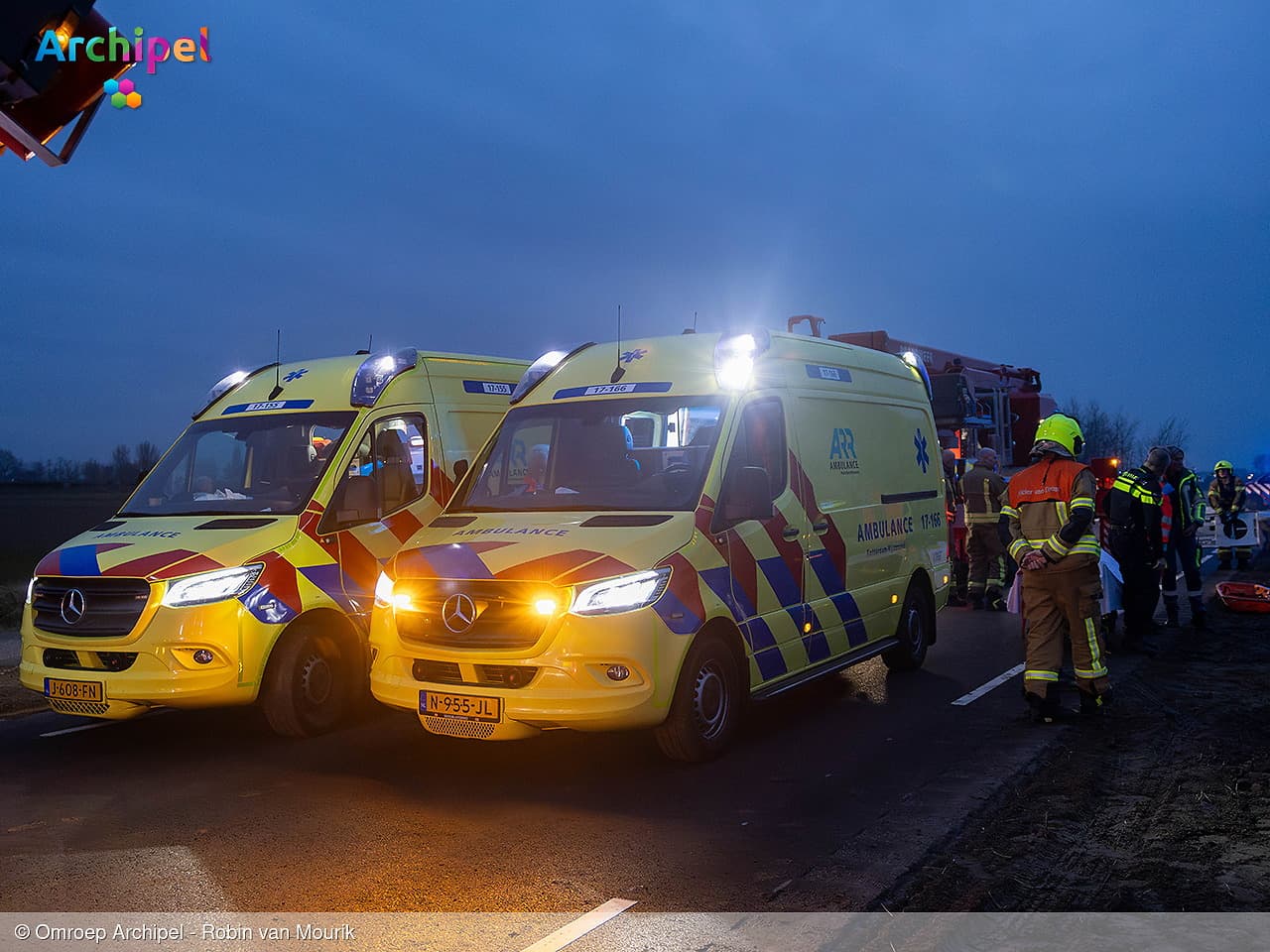 Automobilist rijdt van vernieuwde Oudelandsedijk bij Sommelsdijk