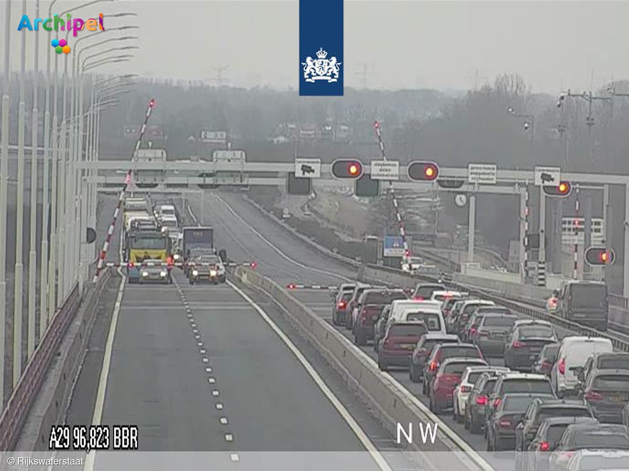 Haringvlietbrug in storing, A29 in beide richtingen dicht