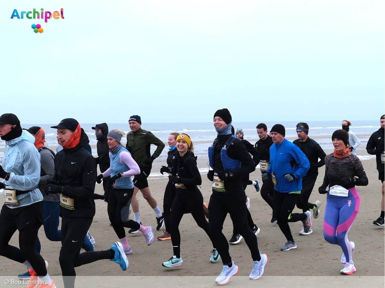Flakkeese lopers AV Flakkee maken indruk in barre Halve Marathon van Egmond