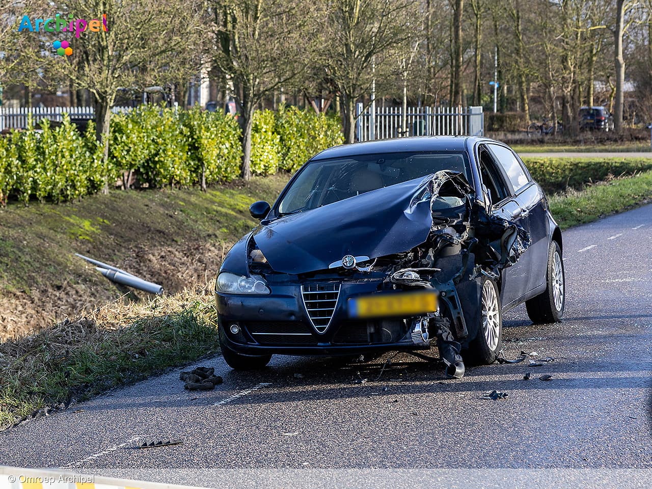 Aanhanger schiet los en veroorzaakt aanrijding