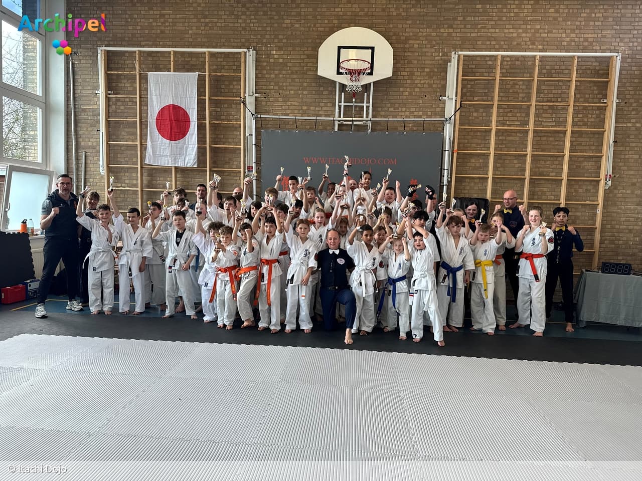 Scholentoernooi voor beginnende karateka's bij Itachi Dojo