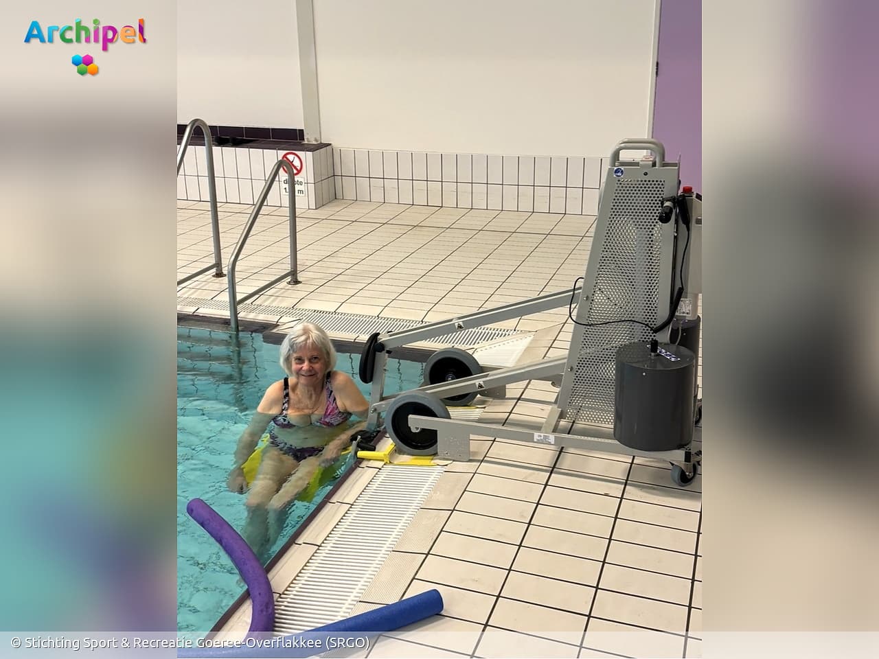 Nieuwe zwembadlift maakt zwemmen voor mevrouw Boon weer mogelijk