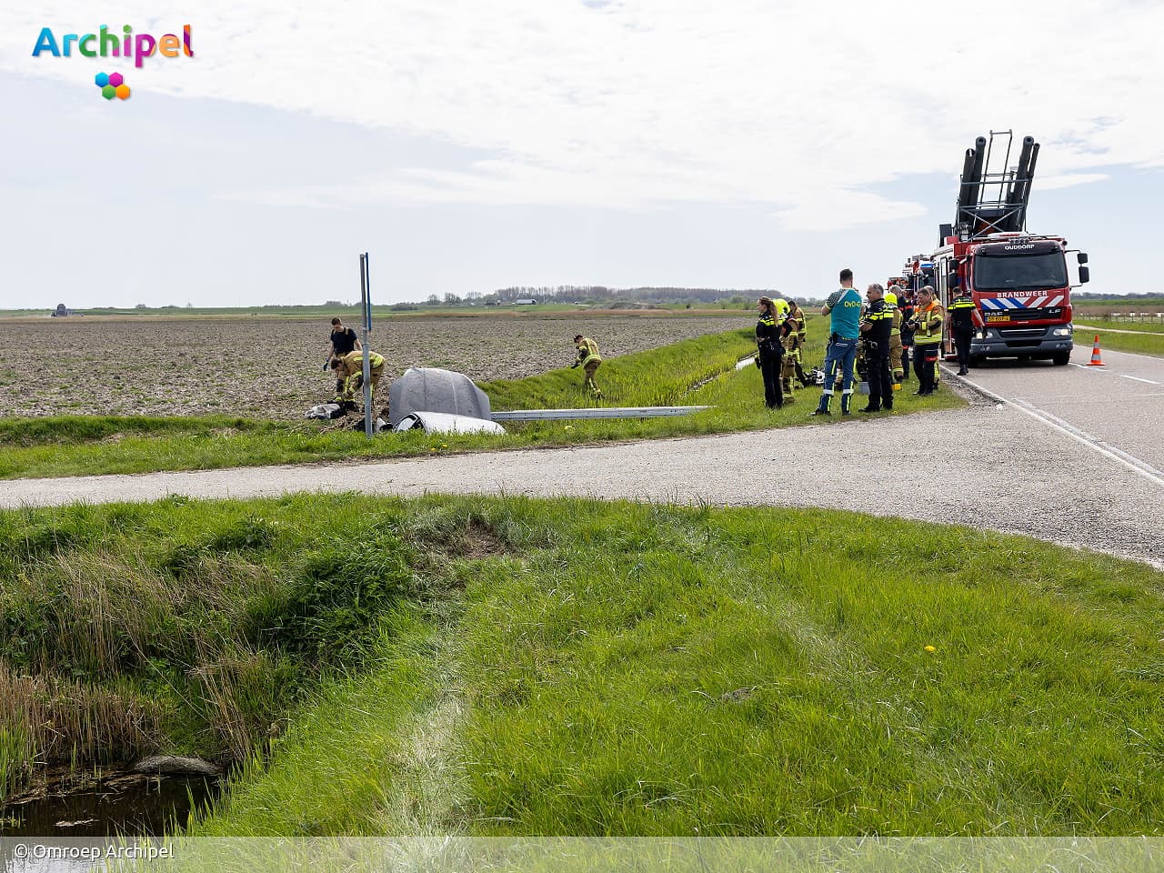 Auto raakt te water bij Ouddorp