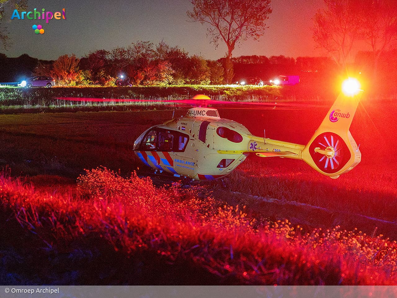 Minderjarige bestuurder rijdt auto van dijk en raakt gewond