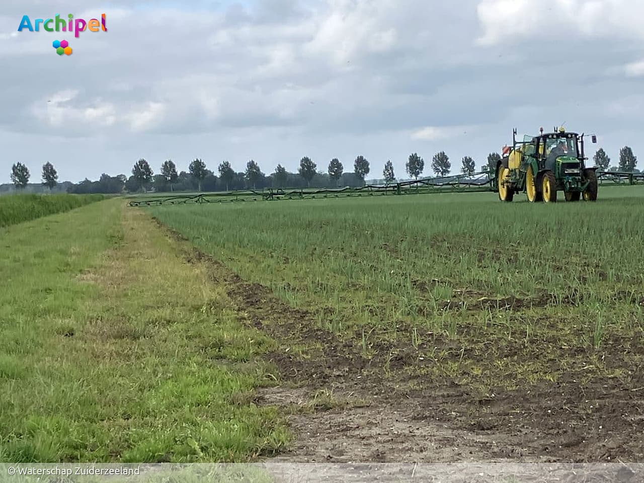 Waterschap roept boeren op: gebruik altijd kantdop bij spuiten