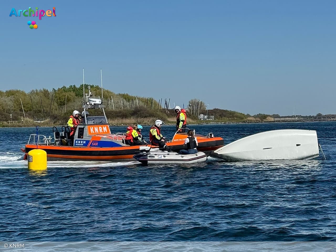 Kind uit omgeslagen boot gered op de Grevelingen