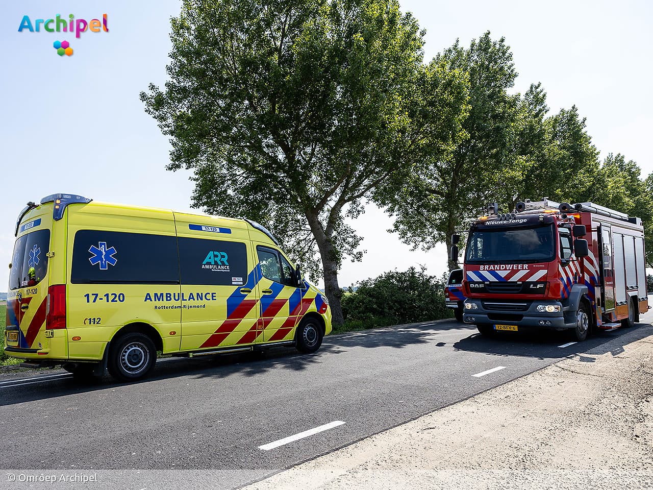 Bestelbus belandt van Oudelandsedijk bij Dirksland