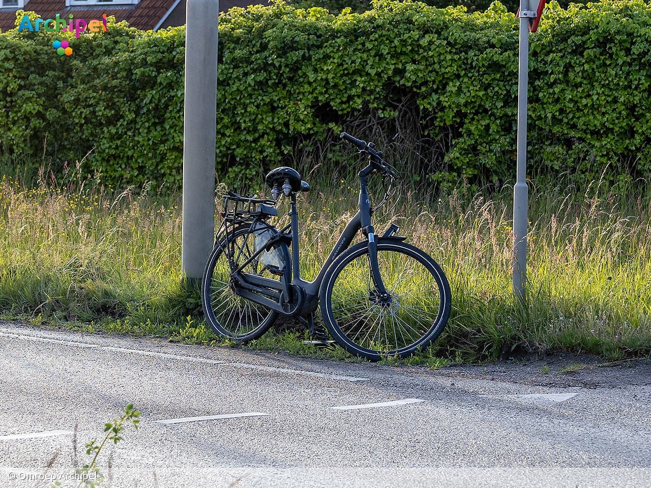 Fietsster gewond na aanrijding met bestelauto op N215