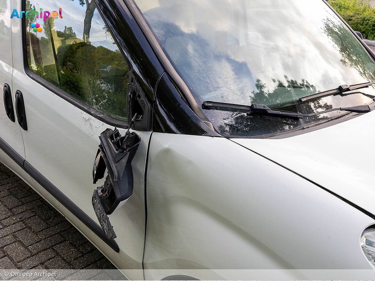 Fietsster gewond na aanrijding met bestelauto op N215
