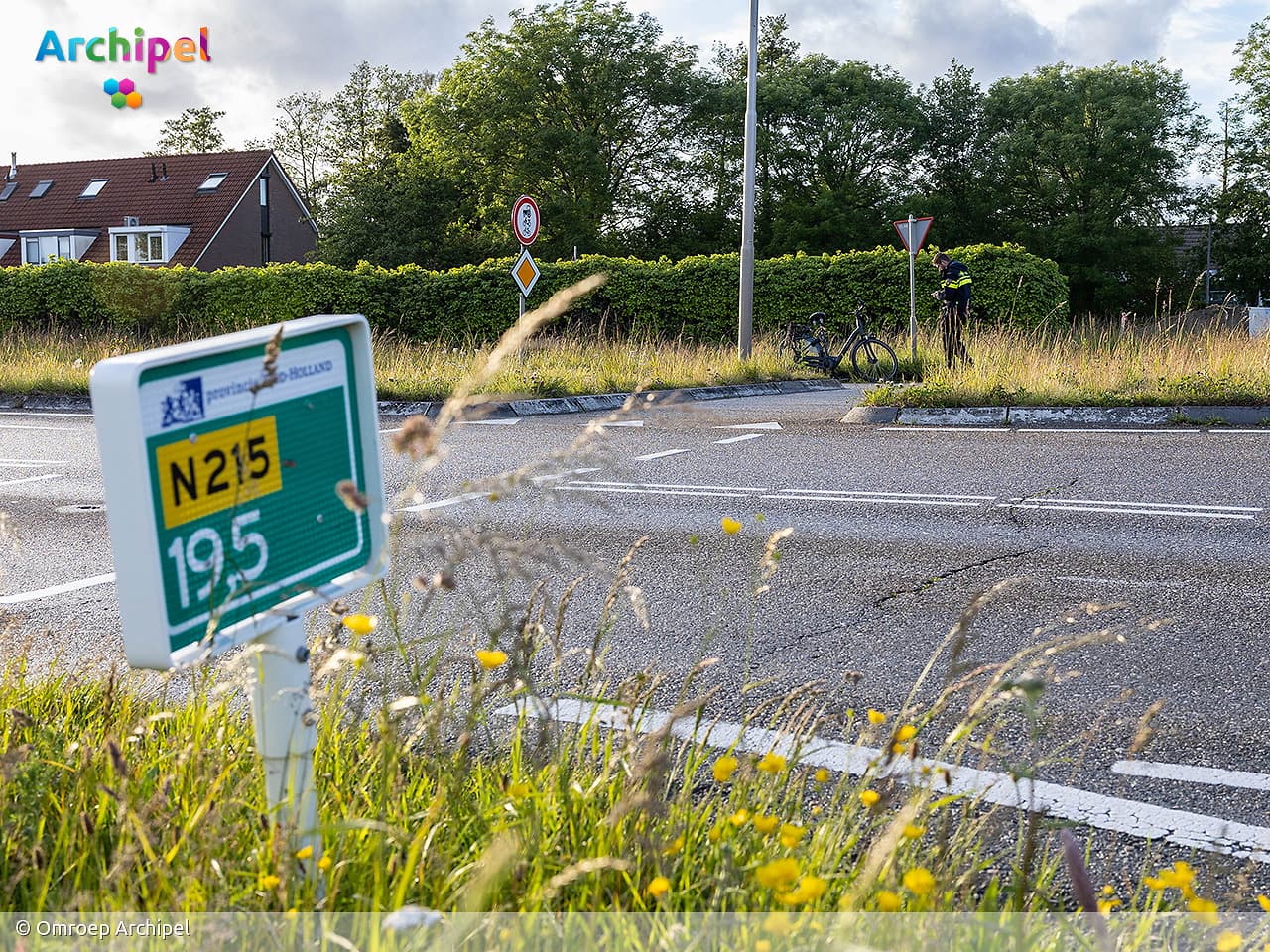 Fietsster gewond na aanrijding met bestelauto op N215