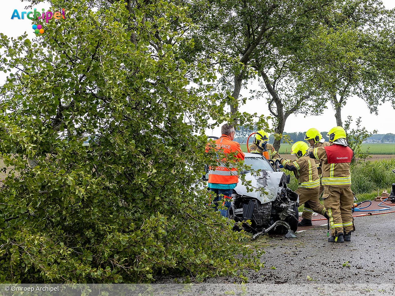 Brandweer bevrijdt slachtoffer na ongeval op Plaatweg