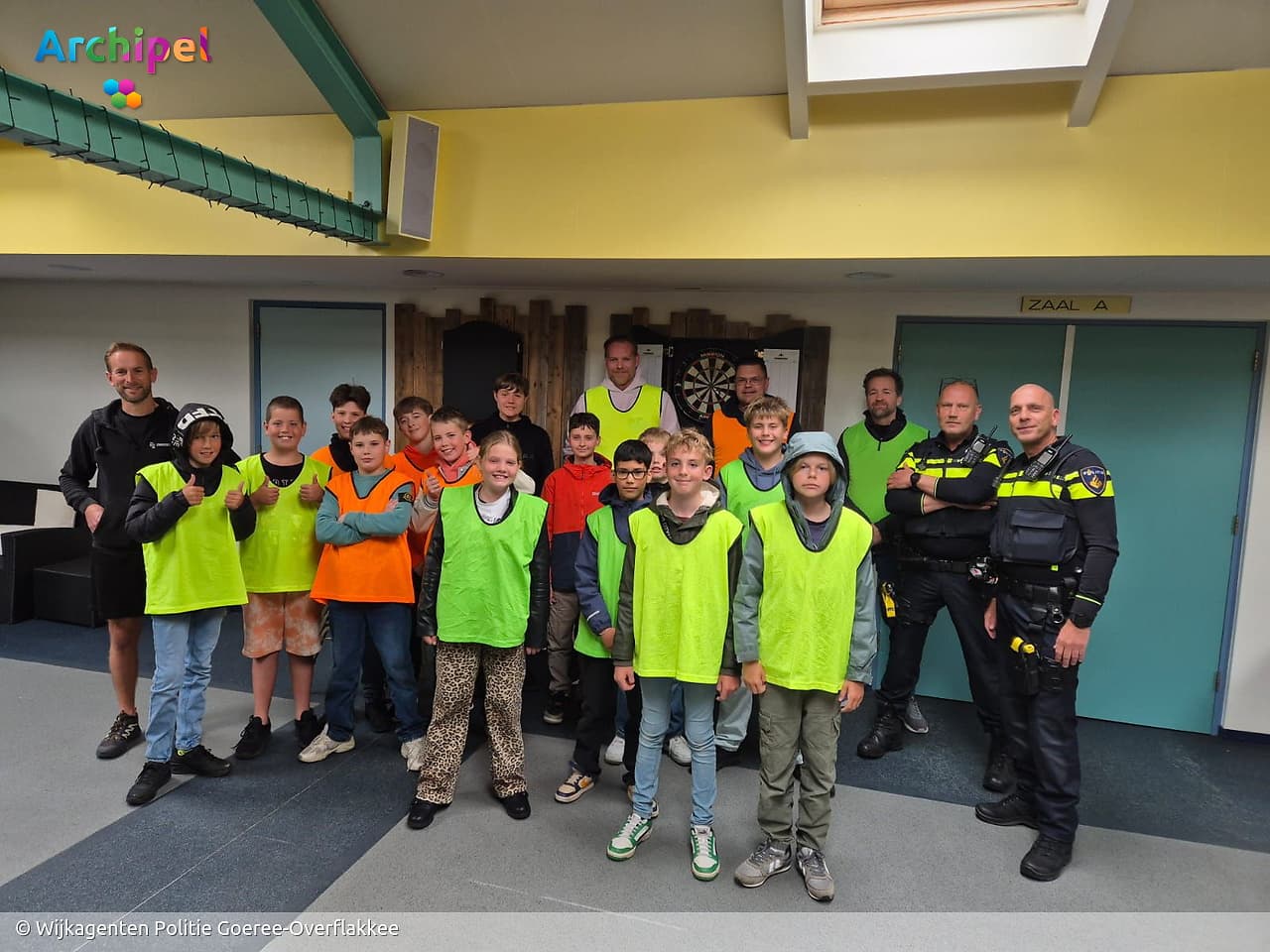 Kinderen proberen te ontsnappen aan politie in Stellendam
