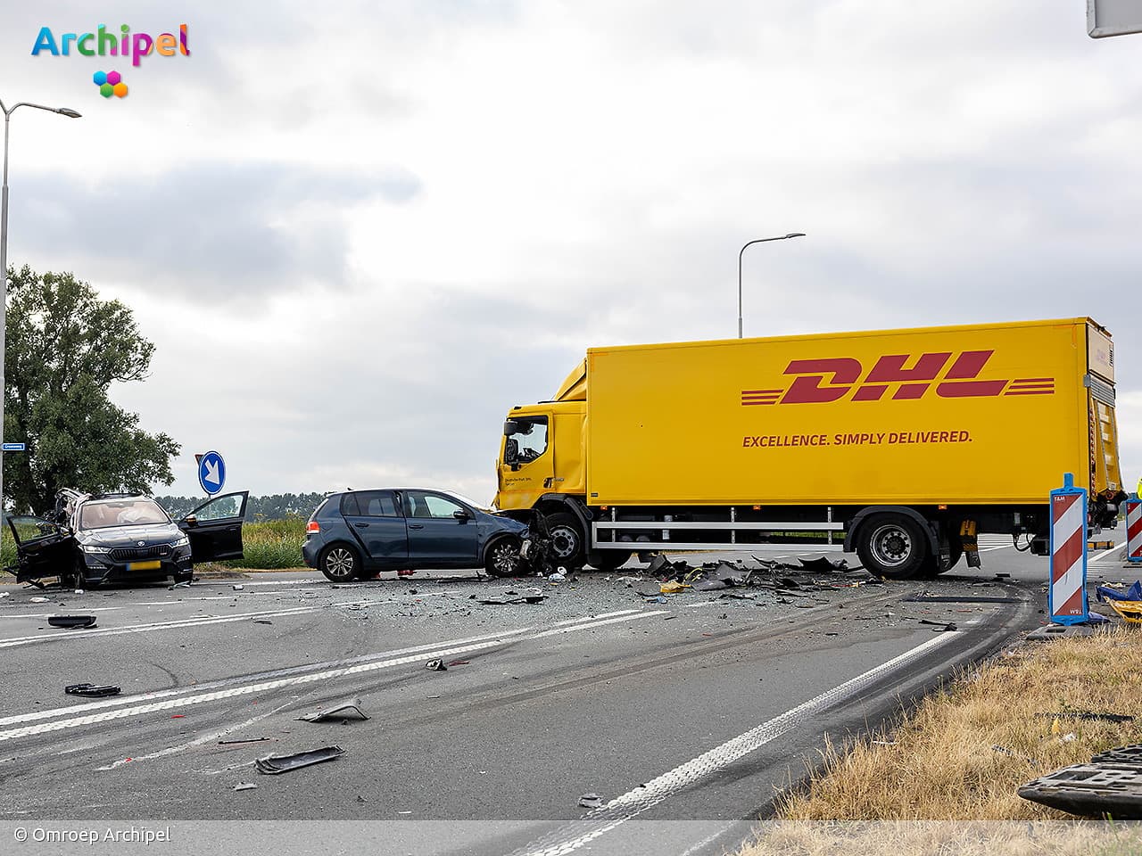 Twee gewonden bij ongeval met vrachtwagen en twee auto's