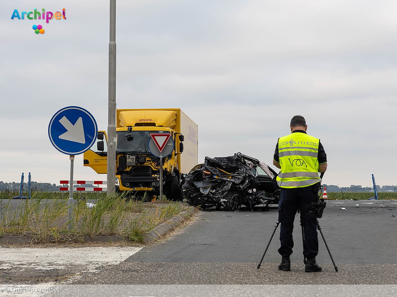 Twee gewonden bij ongeval met vrachtwagen en twee auto's
