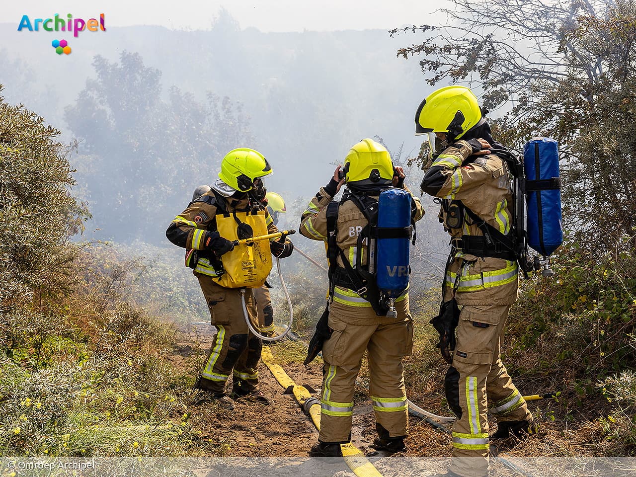 Natuurbrand Ouddorp opgeschaald naar GRIP 2, brandweerman gewond