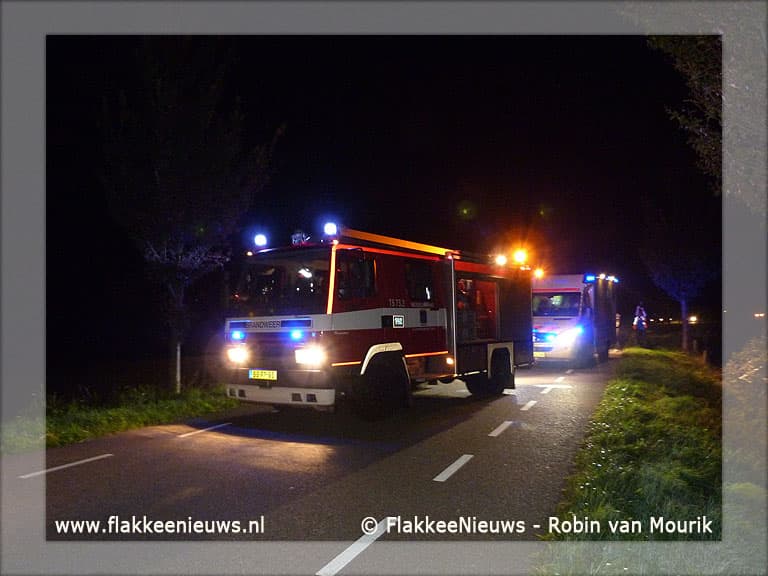 Auto te water nabij Nieuwe-Tonge