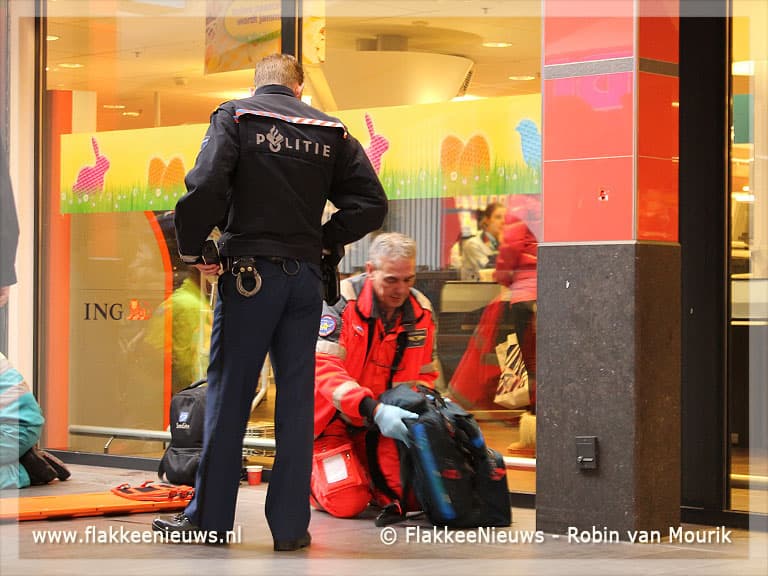 Kind valt van hoogte in winkelcentrum Oude-Tonge
