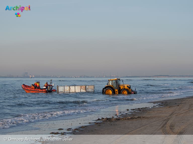 Multidisciplinaire oefening op strand Ouddorp