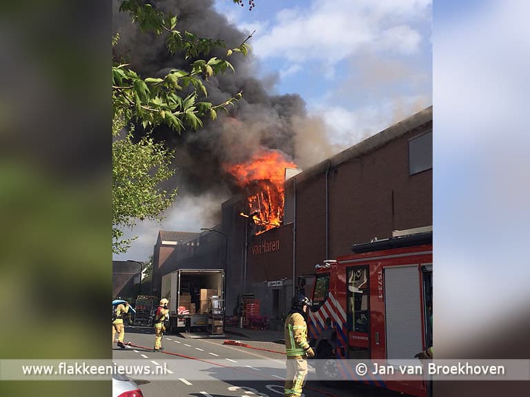 Winkelpand in brand op d'n Diek
