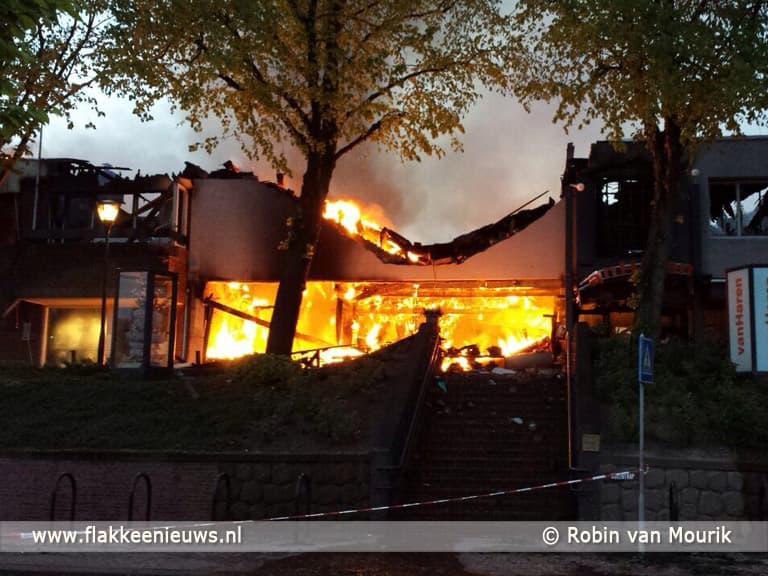 Winkelpand in brand op d'n Diek