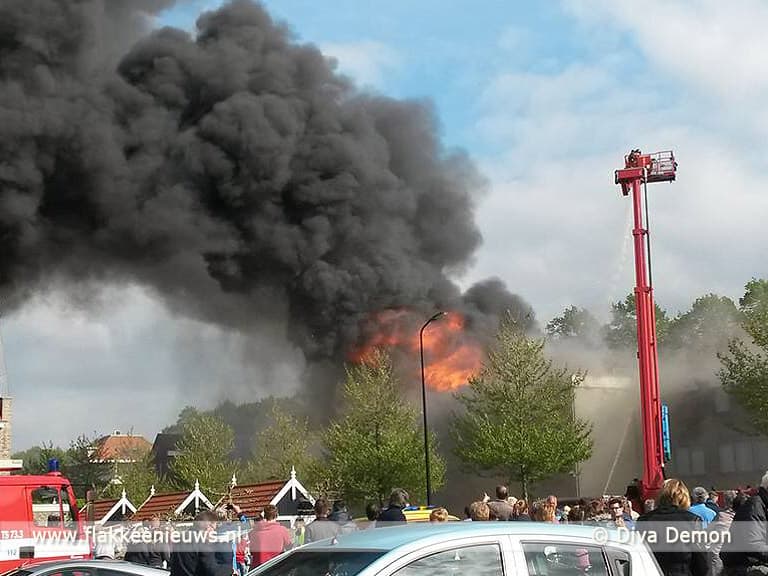 Winkelpand in brand op d'n Diek
