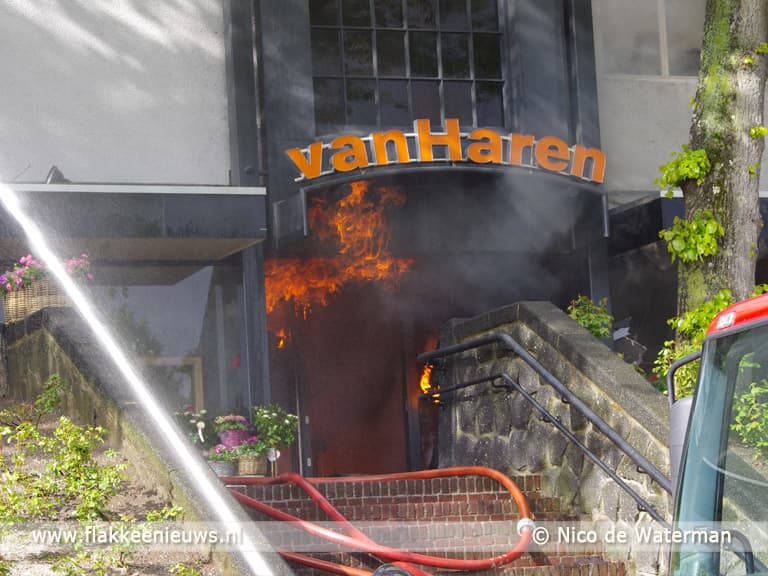 Winkelpand in brand op d'n Diek