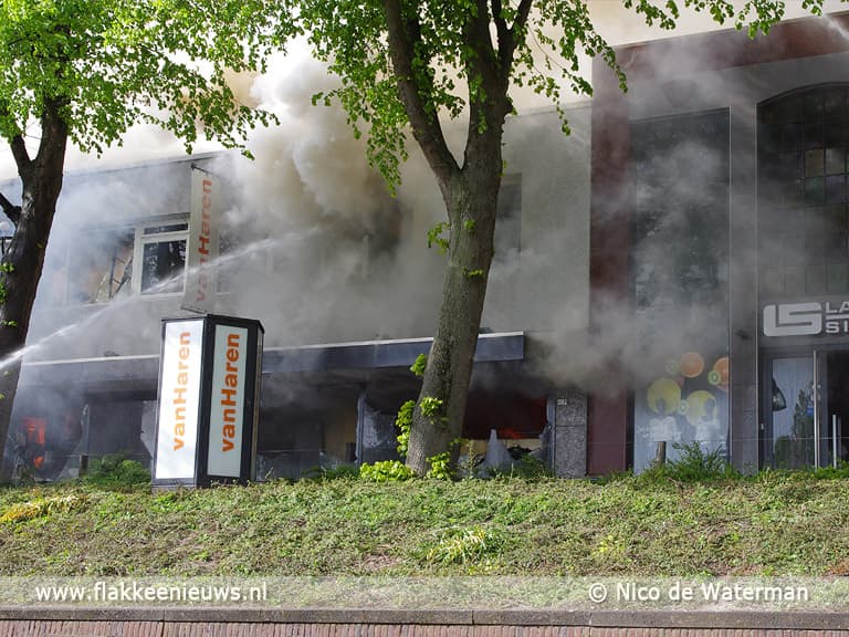 Winkelpand in brand op d'n Diek