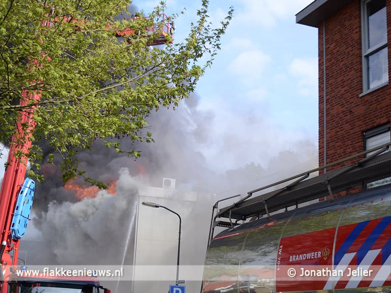 Winkelpand in brand op d'n Diek