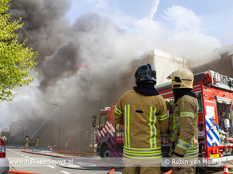 Winkelpand in brand op d'n Diek