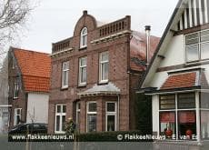 Schoorsteenbrand slaat door in dak