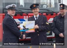 Brandweer Den Bommel ontvangt gift uit Hoge Hoed