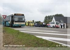 Aanrijding met lijnbus en personenwagen