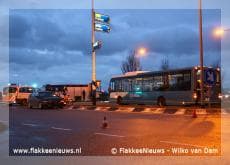 Aanrijding personenauto met bus
