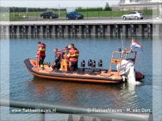 Hulpdiensten rukken uit voor auto in de haven